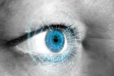 Bir kadının dijital arabirimi ile göz