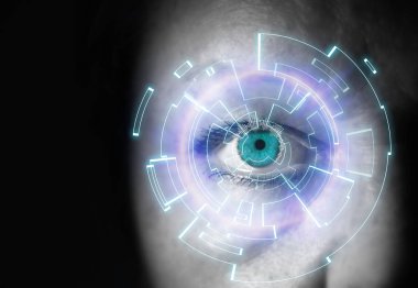 Bir kadının dijital arabirimi ile göz