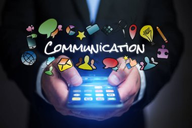 İletişim başlığı ve m ile smartphone tutan adam kavramı