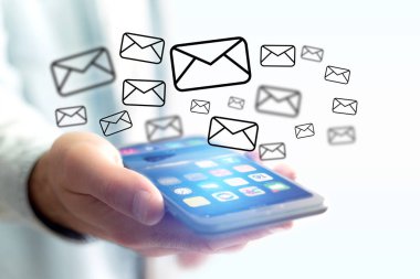 Kavram smartphone arabirim üstünde e-posta gönderme mesaj ŞA