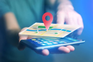 Bir akıllı telefon ile bir haritada coğrafi yerelleştirme kavramı