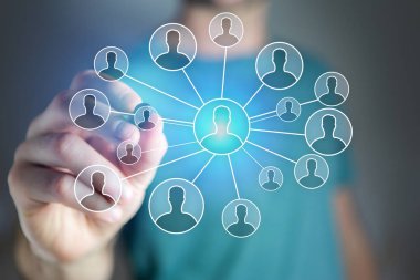 Adam profesyonel bir ağ iletişim arayüzü ile yazma