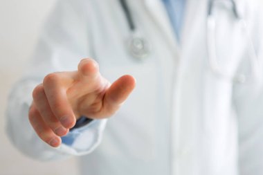 Sana tutan bir adamın parmak