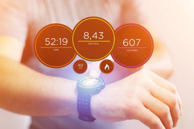 Bir spor smartwatch veri bilgiler ile çalışan arabirimde