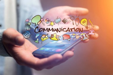 İletişim başlığı ve m ile smartphone tutan adam kavramı