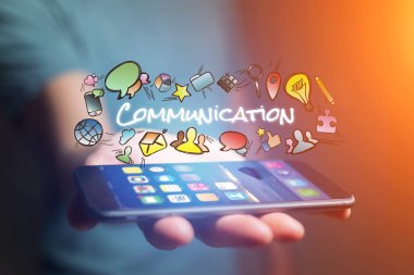 İletişim başlığı ve m ile smartphone tutan adam kavramı