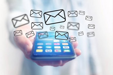 Kavram smartphone arabirim üstünde e-posta gönderme mesaj ŞA