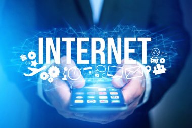 Multimedya simgelerle futuristik bir arayüze 