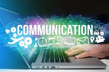 Multimedya simgelerle futuristik bir arayüze 