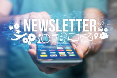  adam holding futuristik bir arayüze