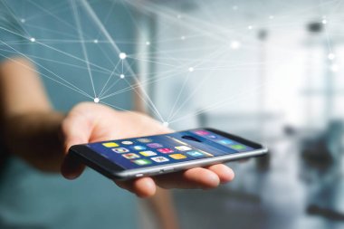 El ele tutuşan akıllı telefon.