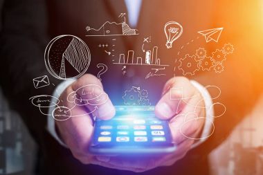 Grafik arayüzü tutan işadamı