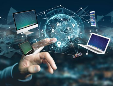 Bilgisayar ve fütüristik bir arabirim üzerinde gösterilen aygıtlar