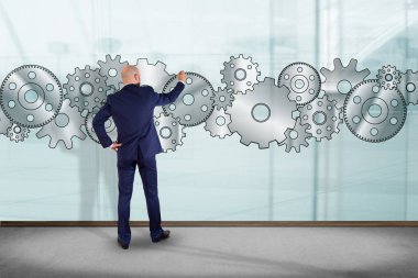 İşadamı dijital duvar önünde