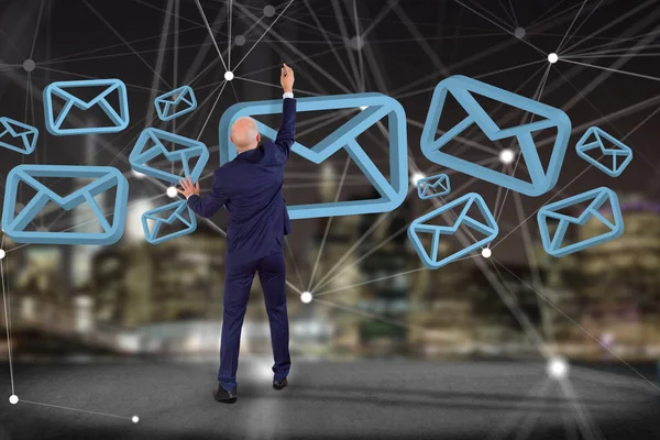 işadamı bir duvarın önünde 