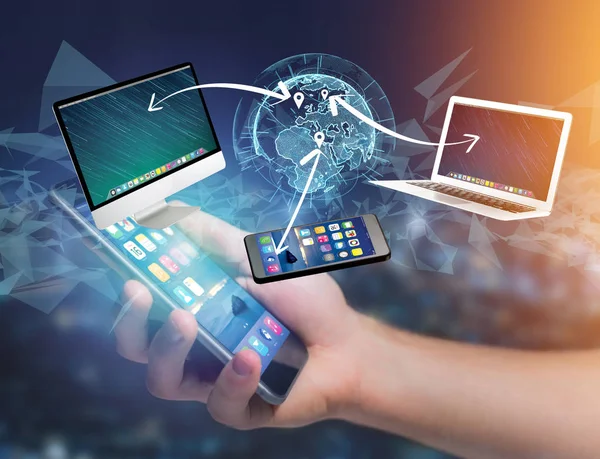 Bilgisayar ve fütüristik bir arabirim üzerinde gösterilen aygıtlar