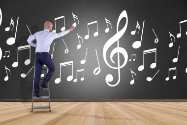 İşadamı müzik notları - sanat kavramı yazma bir duvarın önünde