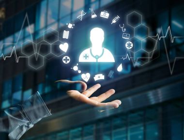 Medecine ve genel sağlık simgesi görüntülenen bir teknoloji üzerinde ben