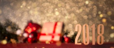 Hediye kutulu Noel baloları