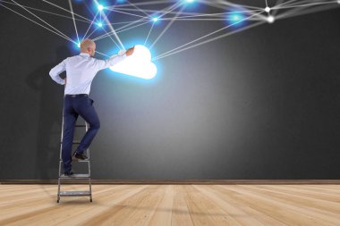 İşadamı önünde bir duvar ile bir bulut ağı ile net ve