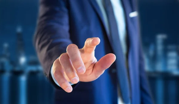 Empresario tocando con su dedo una interfaz — Foto de Stock