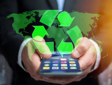 Dünya Haritası üzerinde arka plan ile teknoloji ekolojik arabirimi -