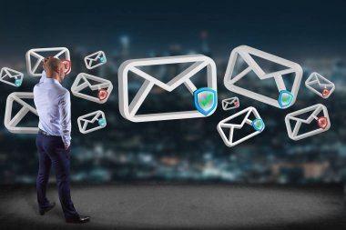 İşadamı onaylı e-posta ve spam karışıklık ile bir duvar önünde