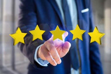 Beş yıldız futuristik bir arayüze - 3d render üzerinde sarı