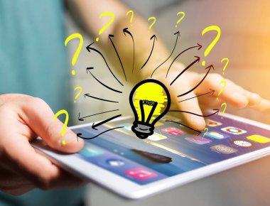 Fütüristik bir interfa üzerinde görüntülenen açık yenilik ampul lamba