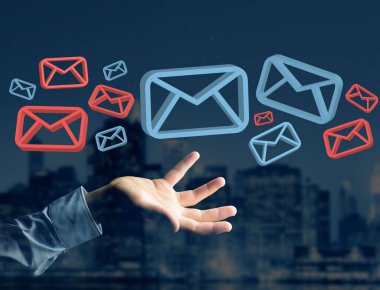 Fütüristik bir interf üzerinde görüntülenen onaylı e-posta ve spam mesaj