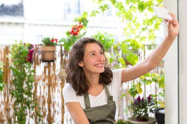 kadın alarak selfie Bahçe