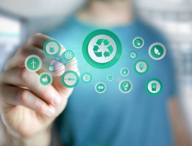 Ekoloji simgeleri işaret eden adam 