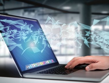 soyut üçgen şekiller ile dizüstü bilgisayar