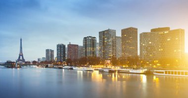 Beaugrenelle bölgesi ve Seine Nehri 