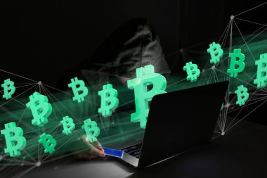 Hacker adam karanlıkta bilgisayar kullanarak 