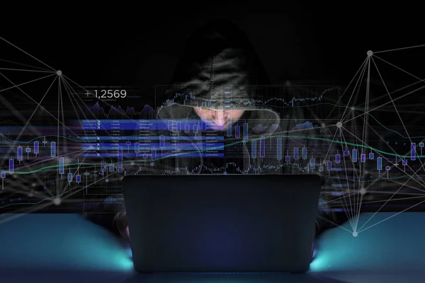 Hacker im Dunkeln hacken mit Computer Daten und Informationen — Stockfoto