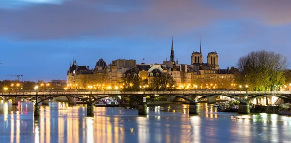 Ile de la cite et notre dame de Paris Cathedrale, France — Photo