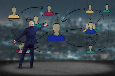 Farklı bir grup insan üzerinde elle çizilmiş ağ etkileşim