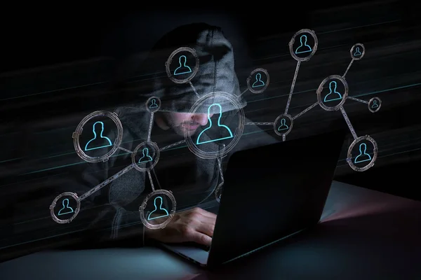 Vista Homem Hacker Escuro Usando Computador Para Hackear Dados Sistema — Fotografia de Stock