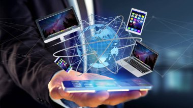 Bir bilgisayar ve uluslararası ağ - 3d render ile bir smartphone arabiriminde gösterilen aygıtlar tutan bir işadamı görünümünü