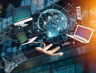 Bir bilgisayar ve interantional ağ - fütüristik bir arabirim üstünde gösterilen aygıtlar görünümünü Multimedya ve teknoloji kavramı