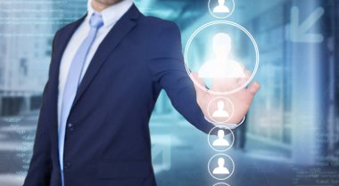 Teknoloji arayüzü profesyonel kişi simgesi ile dokunaklı bir işadamı görünümünü