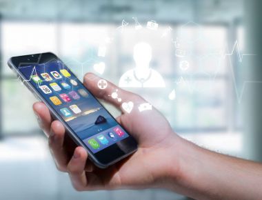 Medecine ve genel sağlık hizmetleri simgesinin bir teknoloji arayüzünde görüntülenmesi 