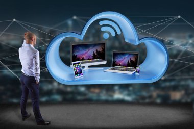 Akıllı telefon, tablet veya bir bulut-3d görüntülenen bilgisayar gibi bir duvar önünde işadamı aygıtlarla görünümü oluşturma