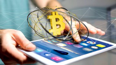 Ağ bağlantı etrafında uçan bitcoin Kripto para birimi işaretiyle smartphone kullanarak işadamı görünümünü