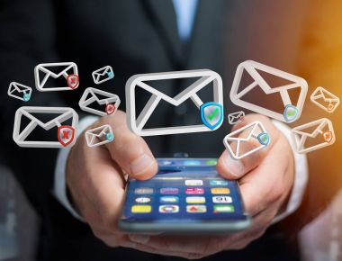 Fütüristik arabirimde görüntüleyen onaylı e-posta ve spam ileti görünümünü