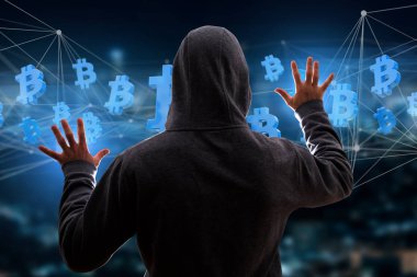 Hacker adam karanlıkta görünümünü kesmek veri ve bilgi sistemine bilgisayar kullanarak