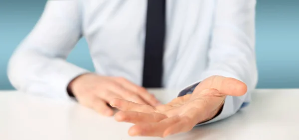 Blick Auf Leere Händchen Des Geschäftsmannes Über Den Schreibtisch — Stockfoto