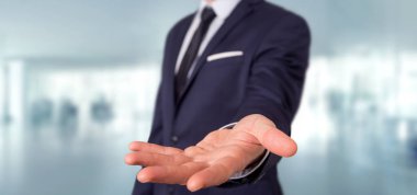 Elele işadamı ofiste bir boş görünümünü