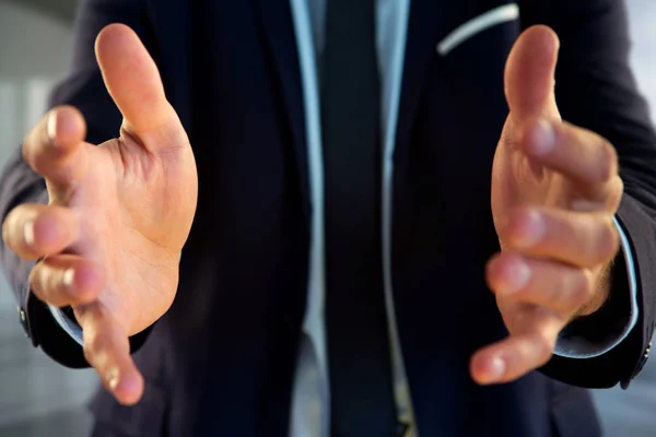 Geschäftsmann Mit Leeren Händen Amt — Stockfoto